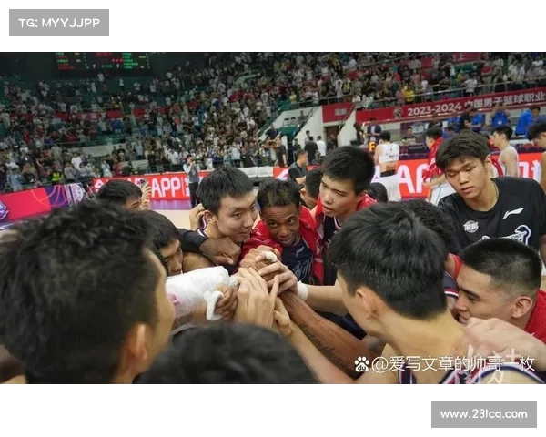 CBA主场氛围解析:球迷热情助力球队 战术执行与主场文化的完美融合 CBA主场氛围解析:球迷热情助力球队 战术执行与主场文化的完美融合